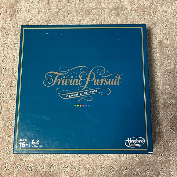 Hasbro Trivial Pursuit Classic Edition Board Game - Picture 1 of 6